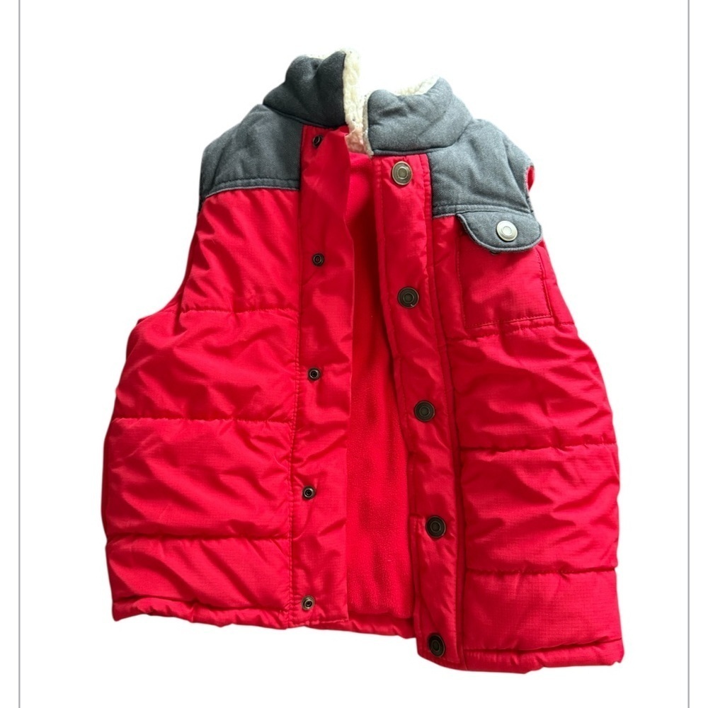Carter’s Red and Gray Kids Puffer Vest-Size 5 and Like New